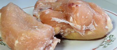 ¿Cuánto tiempo dura el POLLO almacenado en tu refrigeradora? ¿Cuánto TIEMPO dura el POLLO almacenado en tu refrigeradora? El calor te puede TRAICIONAR