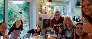 Abuela cobra 200 euros a su familia por ser anfitriona en cena de Navidad Abuela cobra 200 euros a su familia por ser anfitriona en cena de Navidad: "Si no pagas antes, no vas a venir"