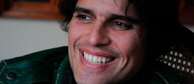 Billboard SE RINDE ante FAMA de Pedro Suárez-Vértiz y lo INMORTALIZA como 'ícono del rock' Billboard SE RINDE ante FAMA de Pedro Suárez-Vértiz y lo INMORTALIZA como 'ícono del rock'