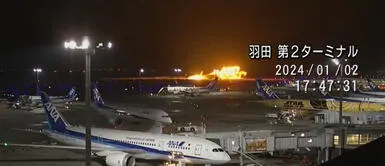 Pasajeros compartieron imágenes del fuerte choque. Impactante video muestra el fuerte choque de avión Japan Airlines contra aeronave militar en Tokio