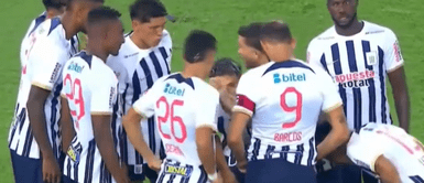 Adrián Aguirre y su gesto impensado en la Noche Blanquiazul. Alianza Lima se estremece: El inusual gesto de Adrián Arregui en la Noche Blanquiazul