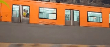 ¡Insólito! Pareja es captada teniendo intimidad en tren de Línea A y genera indignación ¡Insólito! Pareja es captada teniendo intimidad en tren de Línea A y genera indignación