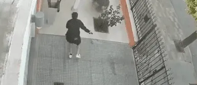 Policía roba vehículo, escapa con arma; pero al verse rodeado se pega un tiro en la cabeza Policía roba vehículo, escapa con arma; pero al verse rodeado se pega un tiro en la cabeza