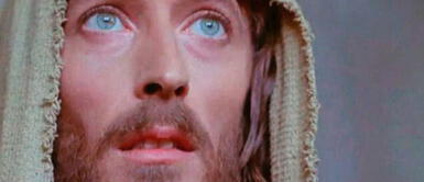 Robert Powell en Jesús de Nazareth Así fue la desafiante actuación de Robert Powell, el protagonista de 'Jesús de Nazaret' que casi muere