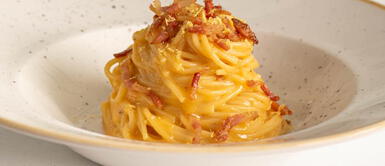 el chef Miguel Hernández comparte su versión de esta clásica receta de carbonara. Este 6 de abril se celebra el Día mundial de carbonara y Miguel Hernández comparte su receta
