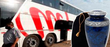Mujer pierde cenizas de su mamá tras asalto a bus interprovincial A Mujer le ROBAN las cenizas de su mamá en asalto a bus interprovincial