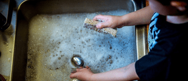 Consejos para destapar tuberías ¿Tu hijo atoró el drenaje? Te enseñamos sencillos trucos caseros para desatorar tuberías