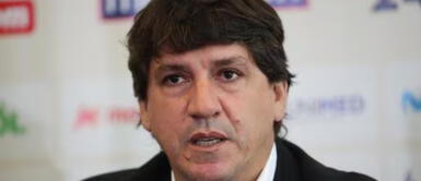 Jean Ferrari ESTALLA contra arbitraje tras derrota de Universitario en Tarma Jean Ferrari ESTALLA contra arbitraje tras derrota de Universitario en Tarma: "Siempre lo mismo"