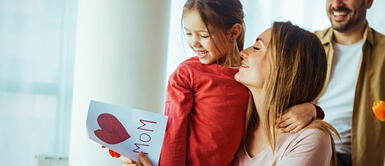 Poemas por el Día de la Madre CORTOS Y BONITOS: 10 versos que conmoverán a mamá en su día Poemas por el Día de la Madre CORTOS Y BONITOS: 10 versos que conmoverán a mamá en su día