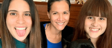 Mónica Sánchez y su hija Miranda Mónica Sánchez CONMUEVE con EMOTIVO MENSAJE por los 18 años de su hija Miranda quien venció al CÁNCER