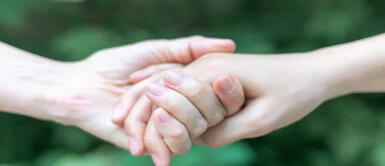 Un gesto puede valer más de mil palabras. ¿Amor, amistad o algo Más? Lo que revela que un hombre te rasque la "Palma de tu Mano"