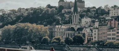 El país de Europa ideal para MUDARSE con el único requisito de HABLAR ESPAÑOL para trabajar Ni España Ni Italia: El país de Europa ideal para MUDARSE con el único requisito de HABLAR ESPAÑOL para trabajar