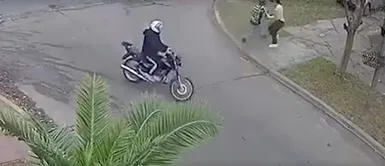 Cámaras captan a DELINCUENTES asaltando a mujer sin saber que era POLICÍA Cámaras captan a DELINCUENTES asaltando a mujer sin saber que era POLICÍA: La RESPUESTA fue ruda