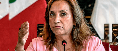 Dina Boluarte en conferencia de prensa. Felicitan a periodista que incomodó a Dina Boluarte con ácida pregunta por cirugías y violaciones a menores en Amazonas