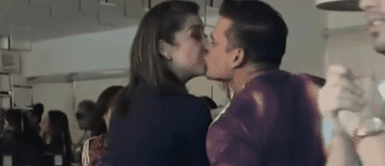 Karla Tarazona y Christian Domínguez. Christian Domínguez y Karla Tarazona SELLAN SU AMOR con apasionado BESO en público