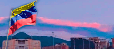 Bandera venezolana se refleja en el cielo en medio de protestas contra Maduro Bandera venezolana se refleja en el cielo en medio de protestas contra Maduro: "Dios hará un milagro"