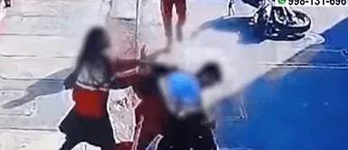 Escolares golpean salvajemente a ladrón en la calle Escolares golpean salvajemente a ladrón en la calle