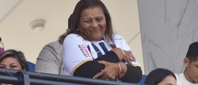 Doña Peta se emociona hasta las lágrimas durante la presentación de Paolo Guerrero en Alianza Lima Doña Peta se emociona hasta las lágrimas durante la presentación de Paolo Guerrero en Alianza Lima