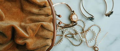 Joyas como nuevas: Consejos esenciales para cuidar y limpiar tus joyas bañadas en oro Joyas como nuevas: Consejos esenciales para cuidar y limpiar tus joyas bañadas en oro