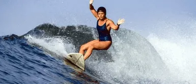 Surfista pierde la vida tras ataque de pez Surfista falleció tras ser atravesada por un pez aguja mientras surfeaba en el mar de Indonesia