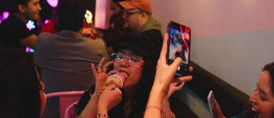 Los postres incluyeron condones hechos de glaseado comestible, logrando captar la atención de su joven clientela. Crean postre "Dulce Protección" para concientizar a jóvenes sobre el VIH