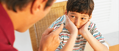 Las frases más perjudiciales que los padres dicen a sus hijos, según la psicología Las frases más perjudiciales que los padres dicen a sus hijos, según la psicología