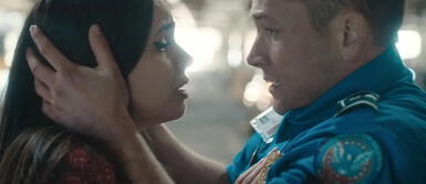 Taron Egerton y Sofia Carson son los protagonistas de "Equipaje de mano" de Netflix Olvídate de las historias típicas: Netflix estrenó un thriller navideño lleno de tensión