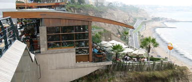 Larcomar a punto de derrumbarse El lujoso e histórico centro comercial de Lima que está a punto de derrumbarse por terrible razón