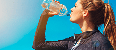 Tomar agua helada podría afectar a deportistas según especialistas ¿Tomar agua helada con el cuerpo caliente provoca la muerte? El mortal error que cometes