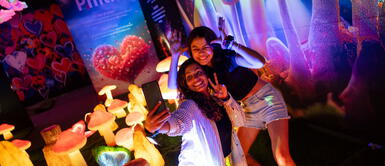 Visita este interesante espectáculo. Love Up: Un viaje multisensorial de colores y emociones