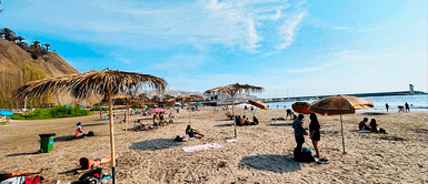 Llega con menos de 4 soles a esta majestuosa PLAYA de LIMA: sombrillas GRATIS, arena FINA y el mar es una PISCINA Llega con menos de 4 soles a esta majestuosa PLAYA de LIMA: sombrillas GRATIS, arena FINA y el mar es una PISCINA