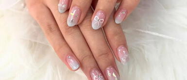 Uñas helado: el manicure francés 2025 con un toque refrescante y modern Uñas helado: el manicure francés 2025 con un toque refrescante y moderna