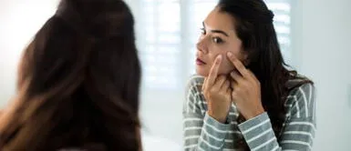 Tocarte mucho la cara y otros errores que están dañando tu piel en la desescalada Tocarte mucho la cara y otros errores que están dañando tu piel en la desescalada