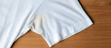 Manchas en la ropa. Olvídate del jabón blanco: Este truco definitivo elimina las manchas de transpiración como por arte de magia
