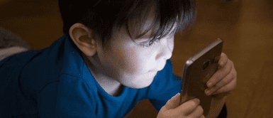 Daño infantil. Este es el impacto del uso excesivo de pantallas en el cerebro infantil, según la ciencia