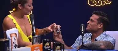 Christian Domínguez le pide matrimonio a Karla Tarazona. Christian Domínguez se arrodilla ante Karla Tarazona y le pide matrimonio