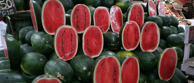 Sandías partidas. Esta es la razón del por qué no debes de comprar sandías partidas a la mitad en el mercado, según expertos