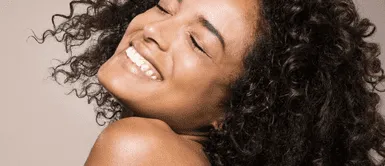 Los 6 mejores champús de pelo rizado para rizos definidos y llenos de movimiento Los 6 mejores champús de pelo rizado para rizos definidos y llenos de movimiento