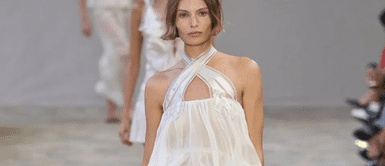 Blusas de tirantes: la prenda que arrasará en abril 2025 según las pasarelas Blusas de tirantes: la prenda que arrasará en abril 2025 según las pasarelas