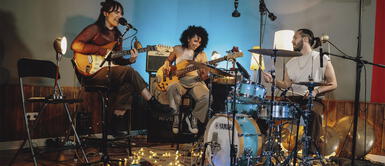 Ginel ha deslumbrado en escenarios prestigiosos madrileños como el Café Berlín o el festival Noches Del Botánico 2024 en el que telonearon a Passenger. De Madrid a Lima: Ginel llega a la capital para su primera presentación en el Perú