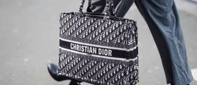 Lo que nadie te cuenta: así se producen los bolsos de Dior por menos de 70 €. Lo que nadie te cuenta: así se producen los bolsos de Dior por menos de 70 €