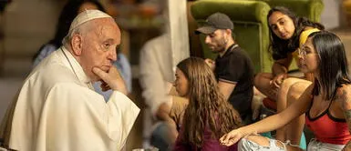 "Amen. Francisco responde" es un revelados documental donde el santo pontífice habla de diversos temas que agobian a los jóvenes ¿Dónde ver “Amén. Francisco responde”? La vez que el papa contestó sin filtros sobre abusos en la iglesia