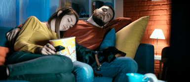 Dormir con el televisor prendido: ¿qué significa y cómo afecta tu descanso? Dormir con la TV encendida: esto es lo que significa y nadie te dijo, según la psicología