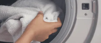 ¡Tragedia! Mujer pierde la vida electrocutada al desconectar lavadora estando descalza ¡Tragedia! Mujer pierde la vida electrocutada al desconectar lavadora estando descalza