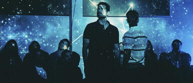 "En la oscura profundidad del mar". “En la oscura profundidad del mar”: Una experiencia teatral sensorial que cuestiona el amor