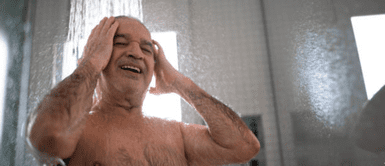 Esta es la frecuencia real con la que debe ducharse una persona mayor de 65 años, y no es a diario según expertos Esta es la frecuencia real con la que debe ducharse una persona mayor de 65 años, y no es a diario según expertos