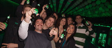 Ubicado en Barranco, PHOM ofrece música en vivo, DJs, y una propuesta multisensorial hasta el 18 de diciembre. Fuente: Difusión. Pilsen Callao presenta: Pilsen House of Music el primer spiritual home de la música y la amistad en Lima