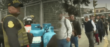 Avenida Abancay colapsada Avenida Abancay COLAPSA: largas colas y caos total para ingresar a zona comercial