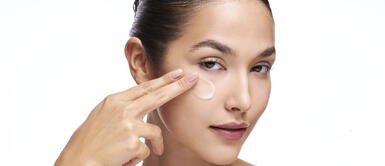 Durante el invierno, la radiación UV disminuye, lo que reduce el riesgo de que las manchas se acentúen o aparezcan nuevas. Invierno, el mejor aliado para emparejar el tono de tu piel