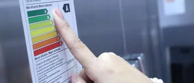 Así luce la etiqueta de eficiencia energética, pero ¿sabes realmente cómo interpretarla y qué significa cada detalle? ¿Para qué sirven las letras A, B, C, D, E, F y G en etiqueta de los electrodomésticos?